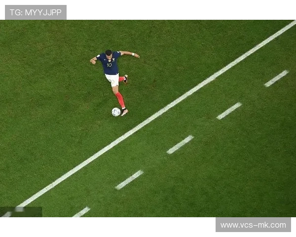 莫雷拉反越位推射，里昂四分钟闪电回应巴黎进球